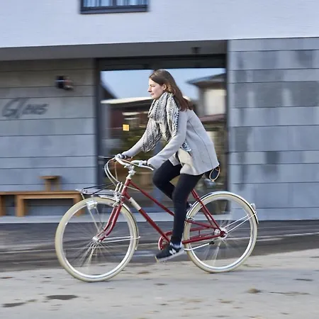 Radhotel Am Gleis Отель Радольфцелль (Бодензее)